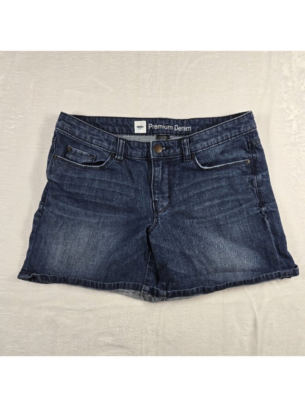 Mossimo Womans Size 4 Fit 3 Denim Shorts Stretch Premium Denim Dark Blue